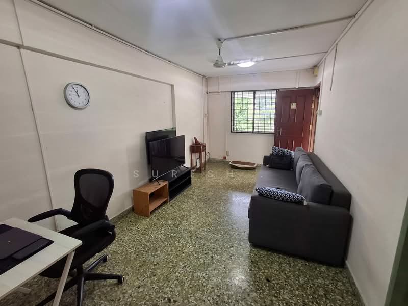 303 Jurong East Street 32 HDB Flat For Sale at S$ 398,000 | PropertyGuru Singapore - Living Room