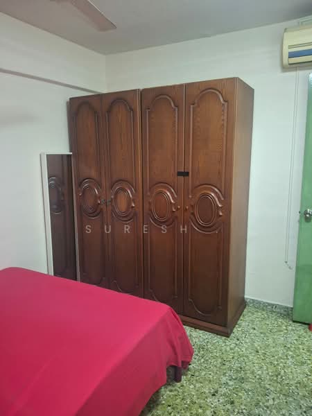 303 Jurong East Street 32 HDB Flat For Sale at S$ 398,000 | PropertyGuru Singapore - Bedroom