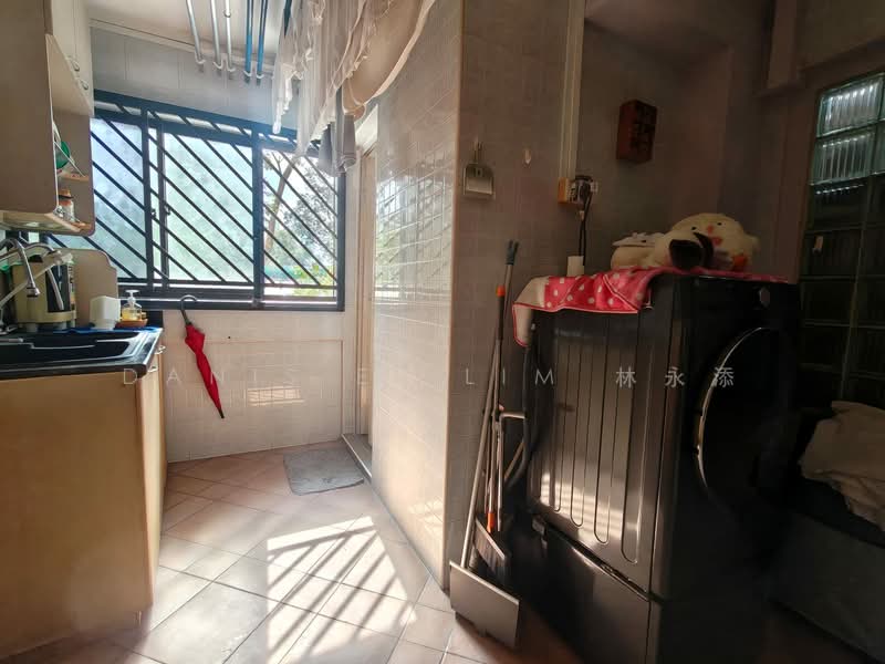 240 Lorong 1 Toa Payoh HDB Flat For Sale at S$ 999,000 | PropertyGuru Singapore - Interior