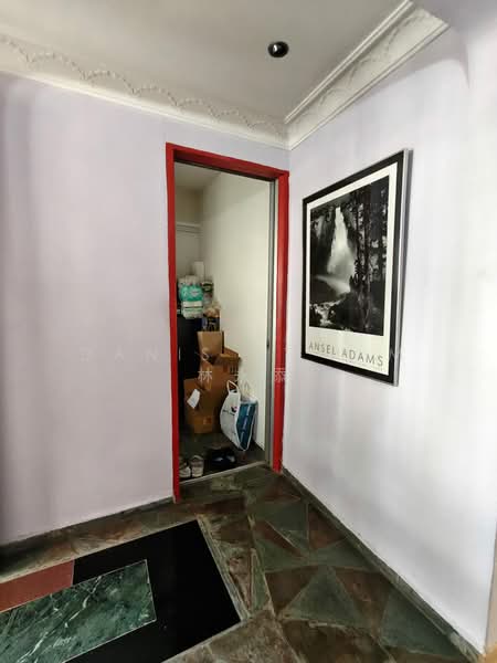 240 Lorong 1 Toa Payoh HDB Flat For Sale at S$ 999,000 | PropertyGuru Singapore - Interior