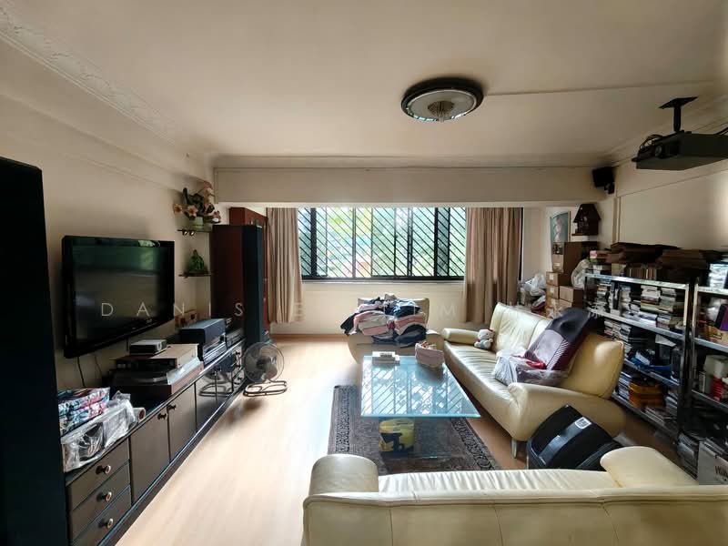240 Lorong 1 Toa Payoh HDB Flat For Sale at S$ 999,000 | PropertyGuru Singapore - Living Room