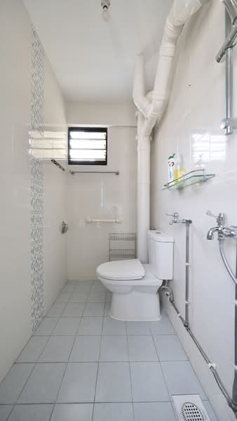 150 Bedok Reservoir Road HDB Flat For Sale at S$ 480,000 | PropertyGuru Singapore - Bathroom