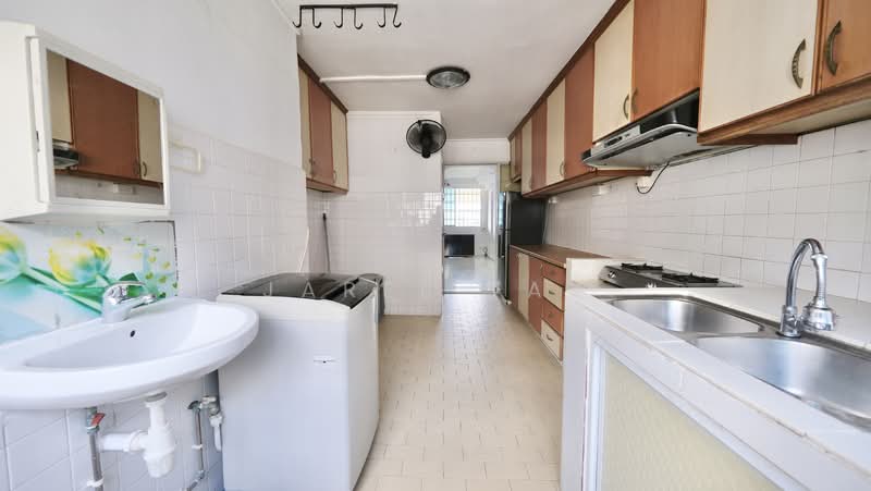 150 Bedok Reservoir Road HDB Flat For Sale at S$ 480,000 | PropertyGuru Singapore - Kitchen