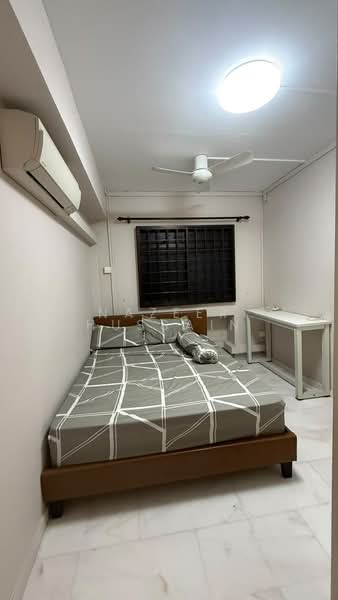 11 Lorong 8 Toa Payoh, 11 Lorong 8 Toa Payoh, Room Rental, 160 sqft, HDB Flat For Rent, by Nazeer Hussain, 500076682 - Bedroom - PropertyGuru.com.sg