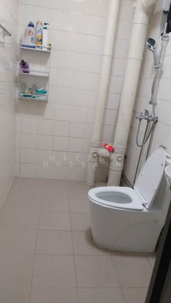 11 Lorong 8 Toa Payoh, 11 Lorong 8 Toa Payoh, Room Rental, 160 sqft, HDB Flat For Rent, by Nazeer Hussain, 500076682 - Bathroom - PropertyGuru.com.sg