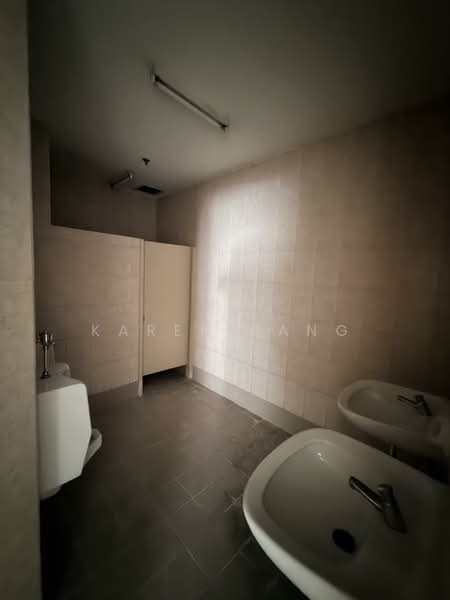 Eunos Techpark, 60 Kaki Bukit Place, 3,692 sqft, Factory / Workshop (B2) For Rent, by Karen Tang, 500076687 - Bathroom - CommercialGuru.com.sg