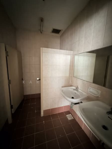 Eunos Techpark, 60 Kaki Bukit Place, 3,692 sqft, Factory / Workshop (B2) For Rent, by Karen Tang, 500076687 - Bathroom - CommercialGuru.com.sg