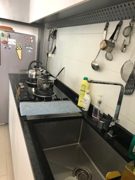 23 Teban Gardens Road, 23 Teban Gardens Road, 2 Bedrooms, 775 sqft, HDB Flat For Rent, by Alan Neo, 500076699 - Kitchen - PropertyGuru.com.sg