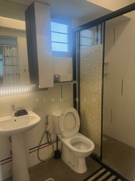 23 Teban Gardens Road, 23 Teban Gardens Road, 2 Bedrooms, 775 sqft, HDB Flat For Rent, by Alan Neo, 500076699 - Bathroom - PropertyGuru.com.sg