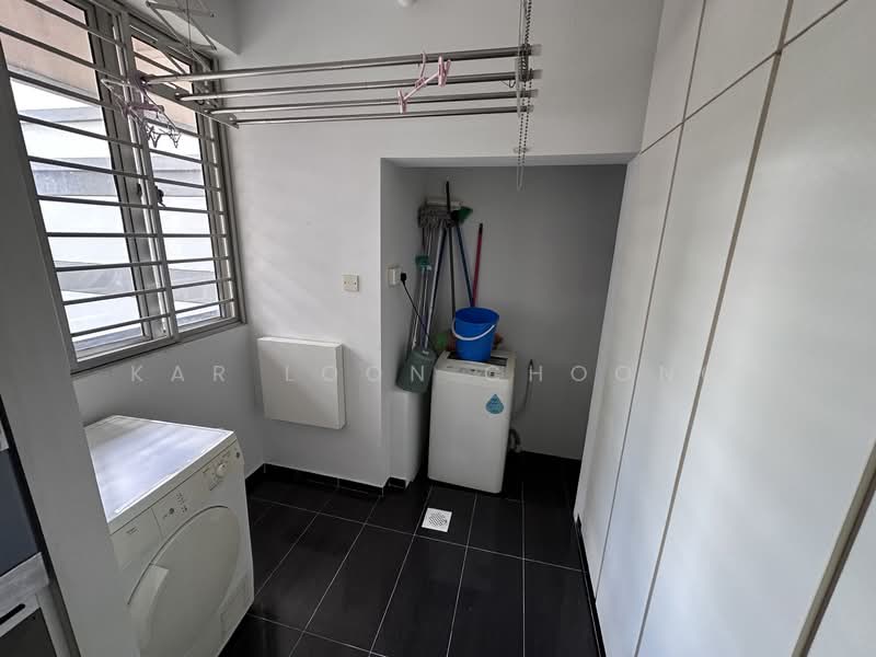 Avila Gardens, 11 Flora Road, 3 Bedrooms, 1,303 sqft, Condominium For Rent, by Kar Loon Choong, 500076700 - Yard - PropertyGuru.com.sg