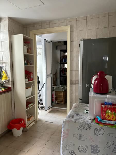 Parkview Apartments Apartment For Sale at S$ 1,200,000 | PropertyGuru Singapore - Kitchen 3