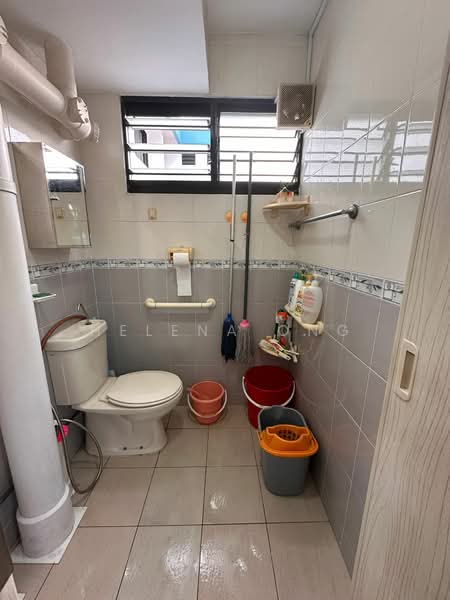 546 Ang Mo Kio Avenue 10 HDB Flat For Sale at S$ 550,000 | PropertyGuru Singapore - Bathroom