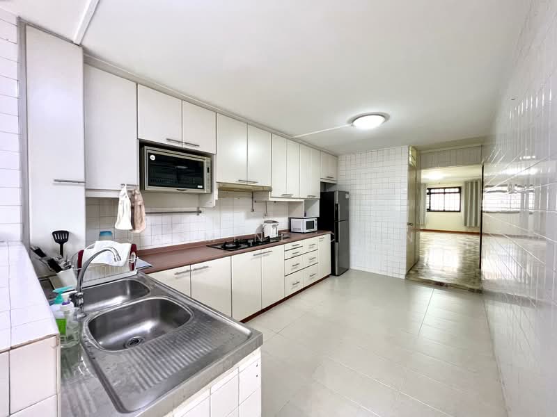 34 Cassia Crescent HDB Flat For Sale at S$ 750,000 | PropertyGuru Singapore - Kitchen