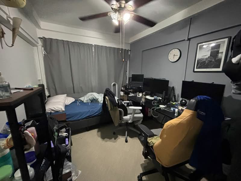 207 Tampines Street 21 HDB Flat For Sale at S$ 800,000 | PropertyGuru Singapore - Bedroom