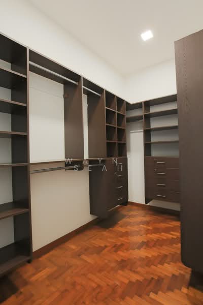 Yuk Tong Avenue, Yuk Tong Avenue, 4 Bedrooms, 2,864 sqft, Terraced House For Rent, by Wayne Seah, 500076740 - Master Room Walk-In Wardrobe - PropertyGuru.com.sg