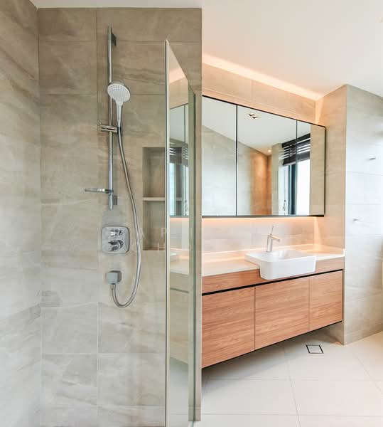 Harbour View Towers Condominium For Sale at S$ 3,300,000 | PropertyGuru Singapore - Bathroom