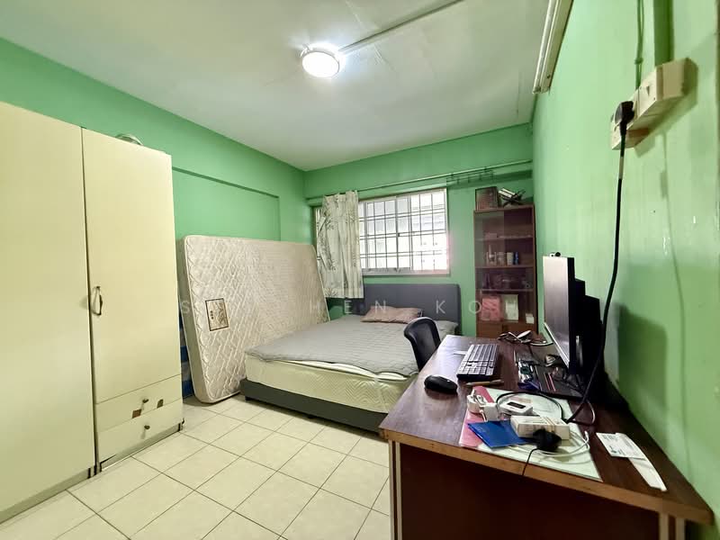 285 Tampines Street 22, 285 Tampines Street 22, 2 Bedrooms, 796 sqft, HDB Flat For Sale, by Stephen Koh, 500076770 - Bedroom - PropertyGuru.com.sg