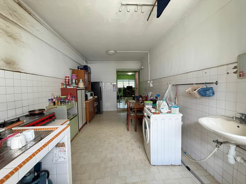 285 Tampines Street 22, 285 Tampines Street 22, 2 Bedrooms, 796 sqft, HDB Flat For Sale, by Stephen Koh, 500076770 - Kitchen - PropertyGuru.com.sg