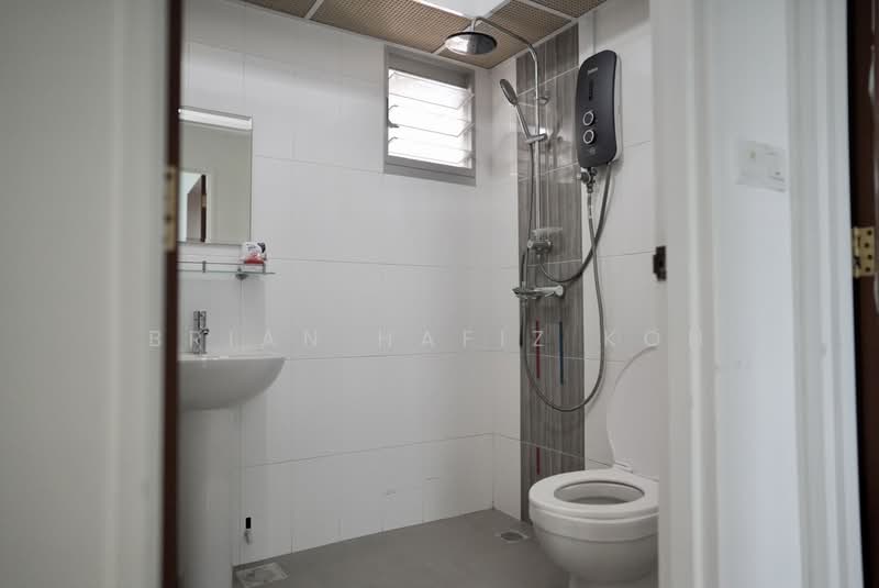 573C Woodlands Glen, 573C Woodlands Drive 16, 2 Bedrooms, 731 sqft, HDB Flat For Rent, by Brian Hafiz Koh, 500076773 - Bathroom - PropertyGuru.com.sg