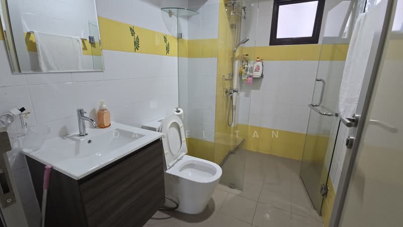 404B Fernvale Lane HDB Flat For Sale at S$ 768,000 | PropertyGuru Singapore - Bathroom