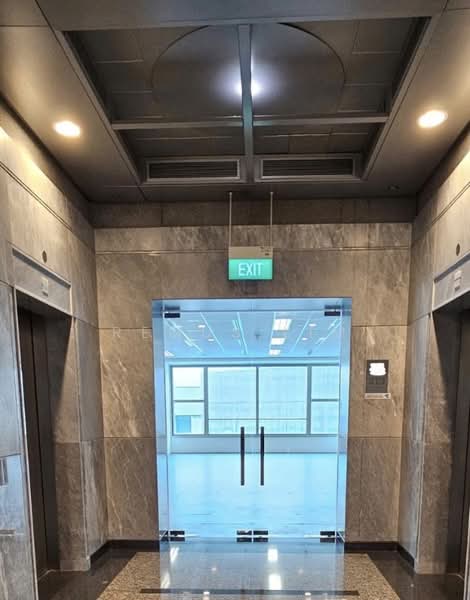 The Heeren, 260 Orchard Road, 5,060 sqft, Office For Rent, by Remus Lim, 500076782 - Lobby - CommercialGuru.com.sg