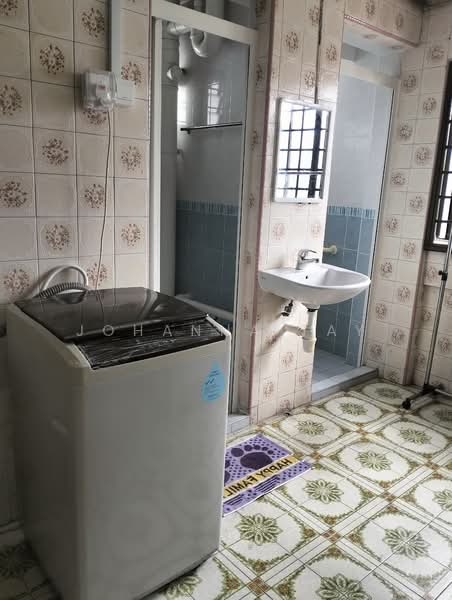 entrances to separate bathroom & toilet