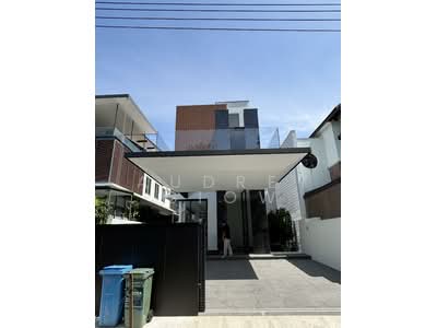 For Sale - Holland Vicinity New Detached with Lift & Pool