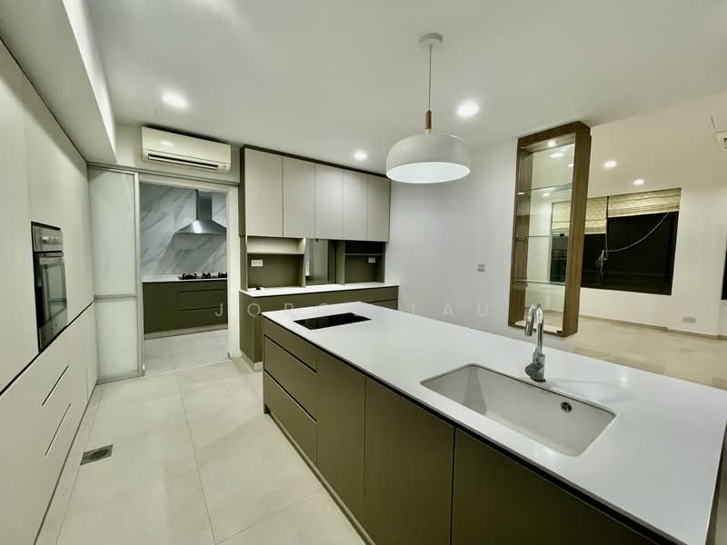 The Balmoral Condominium For Sale at S$ 6,200,000 | PropertyGuru Singapore - Kitchen