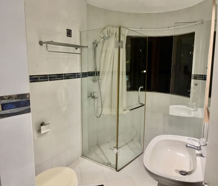 The Balmoral Condominium For Sale at S$ 6,200,000 | PropertyGuru Singapore - Bathroom