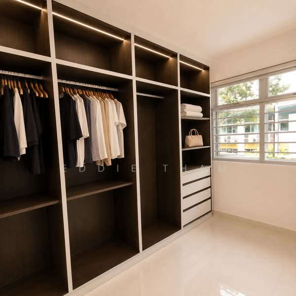 457 Yishun Street 41, 457 Yishun Street 41, 3 Bedrooms, 1,001 sqft, HDB Flat For Sale, by Eddie Tham, 500076807 - Walk in wardrobe - PropertyGuru.com.sg