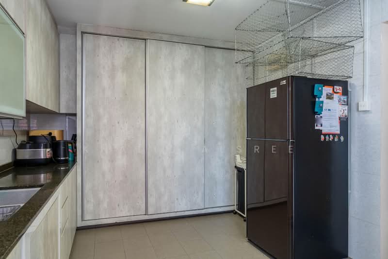486 Pasir Ris Drive 4 HDB Flat For Sale at S$ 725,000 | PropertyGuru Singapore - Kitchen