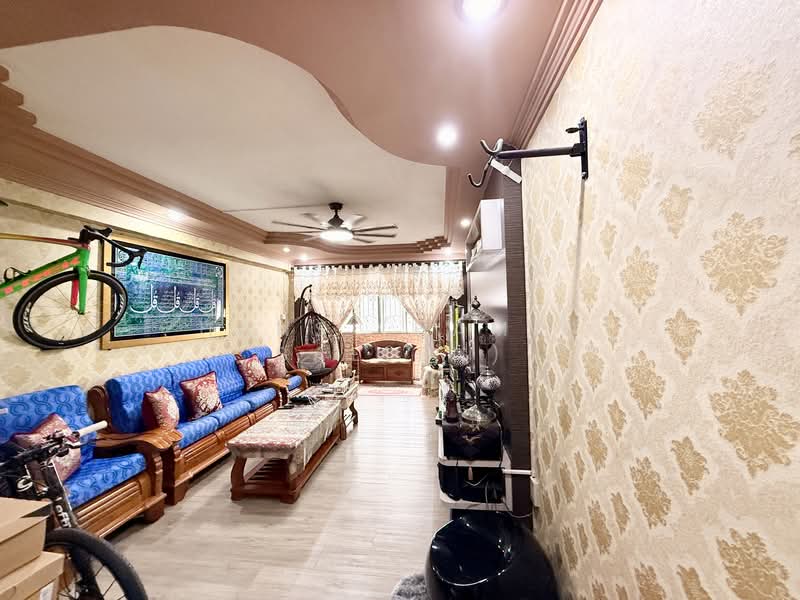 776 Woodlands Crescent HDB Flat For Sale at S$ 650,000 | PropertyGuru Singapore - Living Room