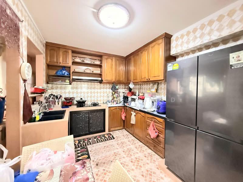 776 Woodlands Crescent HDB Flat For Sale at S$ 650,000 | PropertyGuru Singapore - Kitchen
