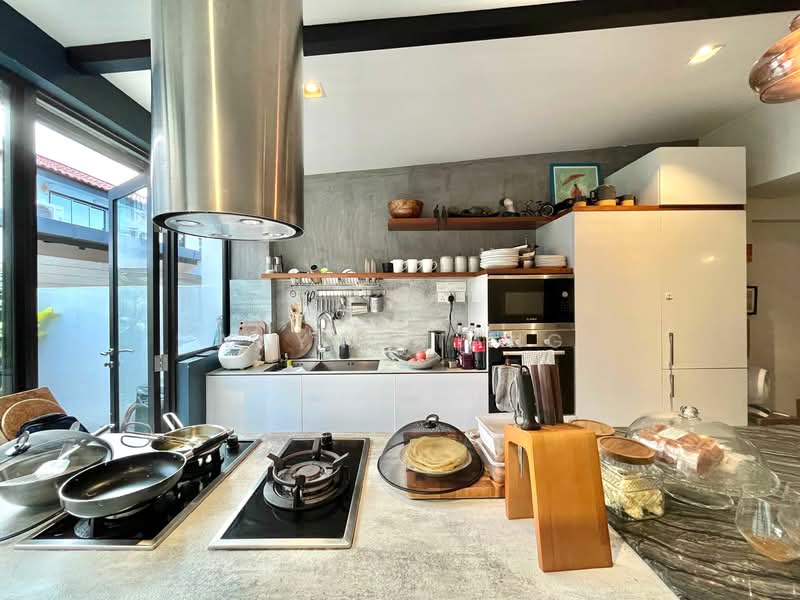 56 Jalan Ma'mor HDB Flat For Sale at S$ 1,100,000 | PropertyGuru Singapore - Kitchen