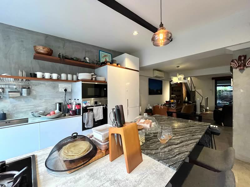 56 Jalan Ma'mor HDB Flat For Sale at S$ 1,100,000 | PropertyGuru Singapore - Kitchen