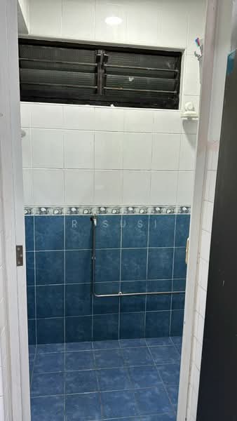 186 Boon Lay Avenue, 186 Boon Lay Avenue, 2 Bedrooms, 635 sqft, HDB Flat For Sale, by R Susi, 500076850 - Bathroom - PropertyGuru.com.sg
