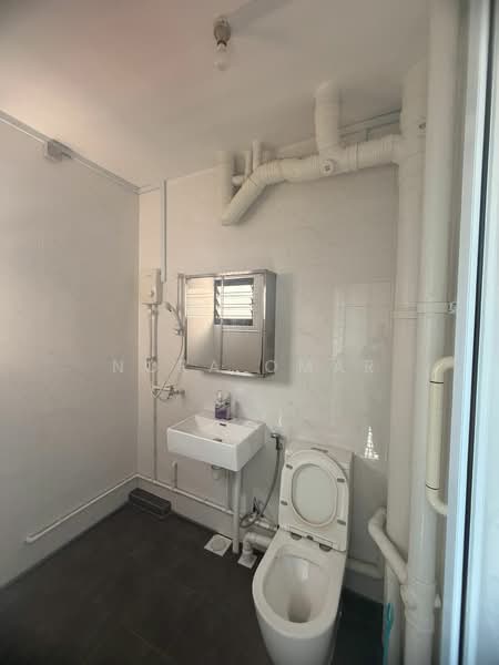 399 Yishun Avenue 6 HDB Flat For Sale at S$ 465,000 | PropertyGuru Singapore - Bathroom