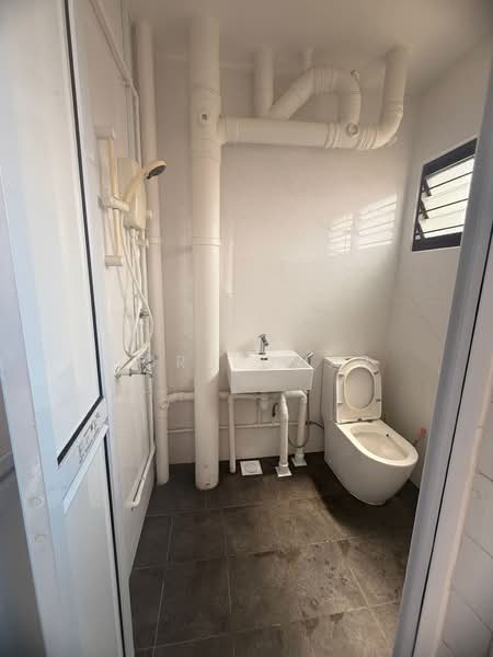 399 Yishun Avenue 6 HDB Flat For Sale at S$ 465,000 | PropertyGuru Singapore - Bathroom