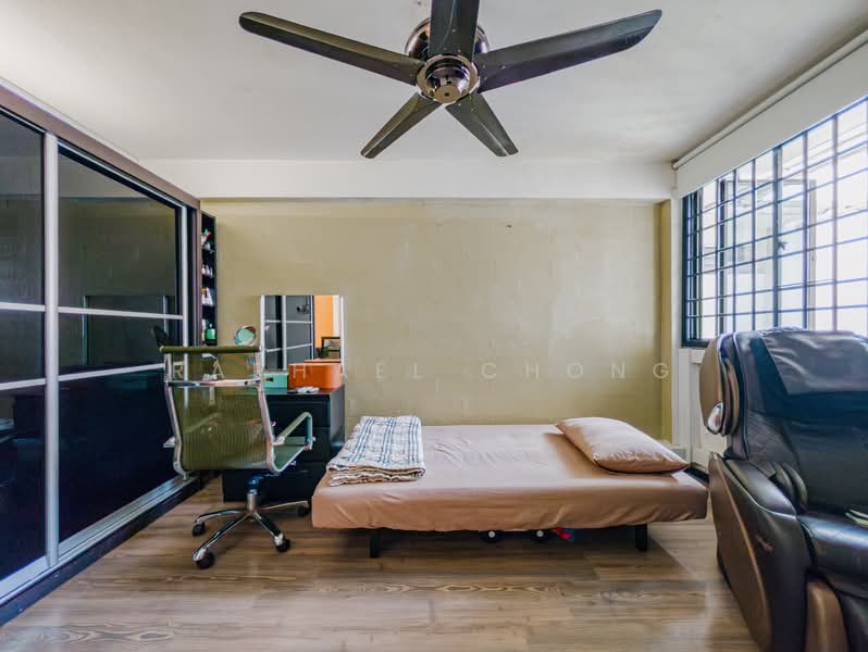 61 Lorong 5 Toa Payoh HDB Flat For Sale at S$ 368,888 | PropertyGuru Singapore - Bedroom