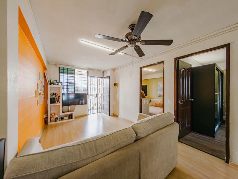 61 Lorong 5 Toa Payoh HDB Flat For Sale at S$ 368,888 | PropertyGuru Singapore - Living Room