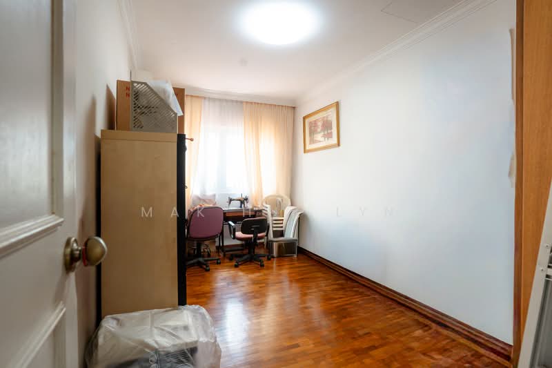 Classic 2.5 Storey Semi Detached in Opera Estate Semi-Detached House For Sale at S$ 7,000,000 | PropertyGuru Singapore - Study