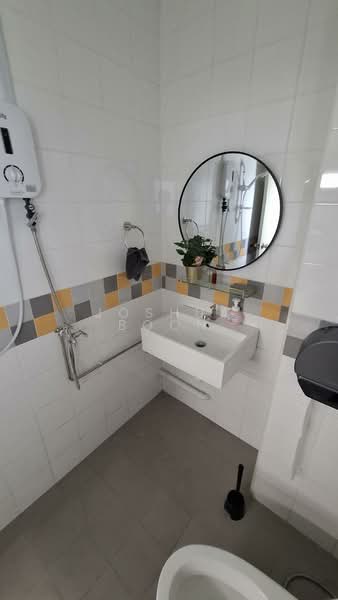 Unity Centre, 51 Bukit Batok Crescent, 1,561 sqft, Light Industrial (B1) For Sale, by Joshua Boon, 500076882 - Bathroom - CommercialGuru.com.sg