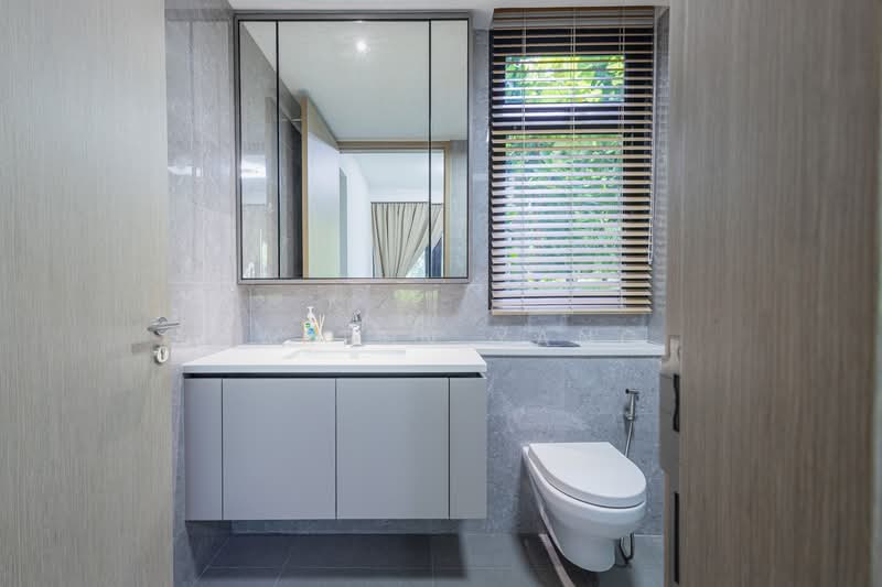 The Tapestry Condominium For Sale at S$ 1,700,000 | PropertyGuru Singapore - Bathroom