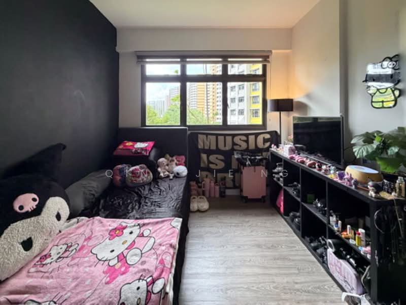 479B Yishun Street 42 HDB Flat For Sale at S$ 580,000 | PropertyGuru Singapore - Bedroom