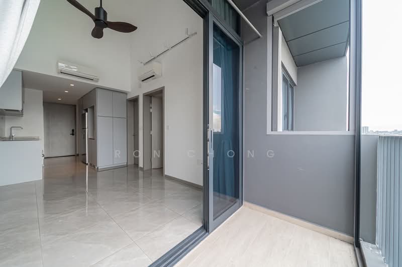 The Garden Residences Condominium For Sale at S$ 899,999 | PropertyGuru Singapore - Balcony