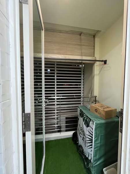 Worthington, 35 Butterworth Lane, 2 Bedrooms, 893 sqft, Apartment For Rent, by Ryan Lee, 500076927 - Service yard - PropertyGuru.com.sg