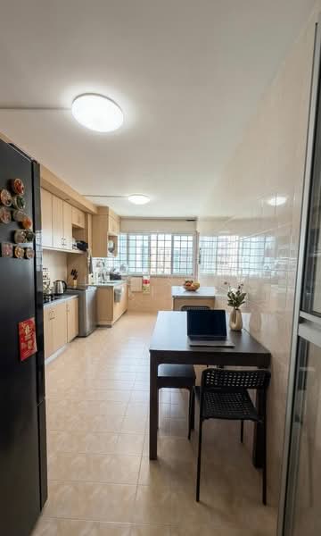 812 Tampines Avenue 4 HDB Flat For Sale at S$ 660,000 | PropertyGuru Singapore - Kitchen