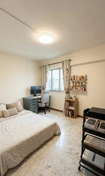 812 Tampines Avenue 4 HDB Flat For Sale at S$ 660,000 | PropertyGuru Singapore - Bedroom