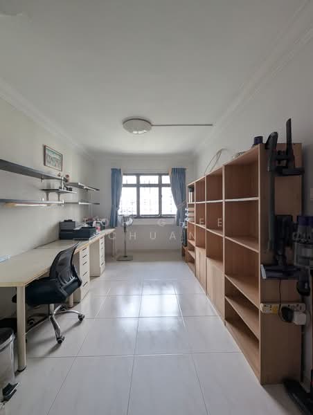 287A Jurong East Street 21, 287A Jurong East Street 21, 4 Bedrooms, 1,550 sqft, HDB Flat For Rent, by Toh Ghee Chuan, 500076942 - Study - PropertyGuru.com.sg