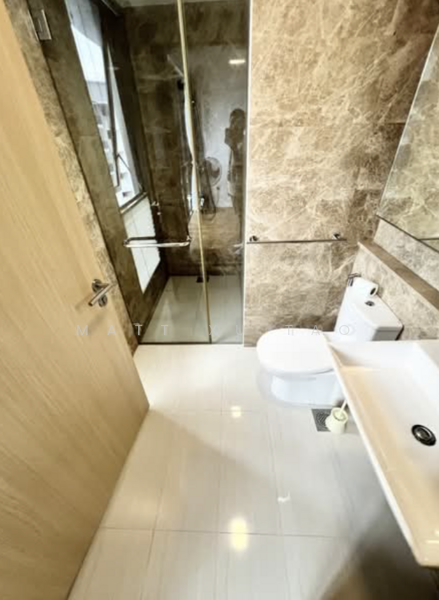 Boathouse Residences Condominium For Sale at S$ 1,280,000 | PropertyGuru Singapore - Bathroom